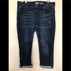 LEVI’S MODERN SLIM CUFFED JEANS SIZE 14-W32